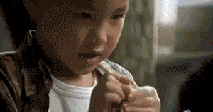 到了1950年,奥利奥又在广告中强调扭开以后要舔一舔; 直到1955年,才有