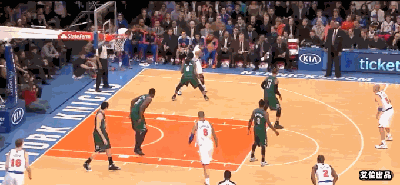 微笑的安东尼,也许更适合做替补.