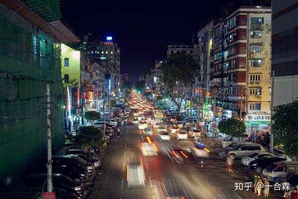 夜幕中的海港城市"仰光",尽显缅甸英伦文化,繁华中透古老历史
