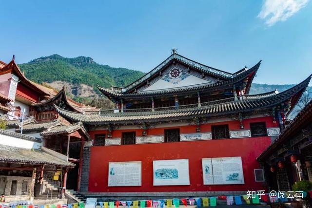 00游览景点:祝圣寺,九莲寺,迦叶殿,筒瓦殿,华首门,金顶寺鸡足山位于