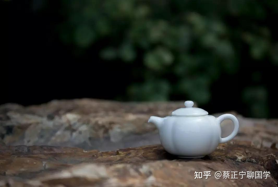 人心的不静来源于人心的不净,因此,通过独坐不断地反省,这是帮助自己