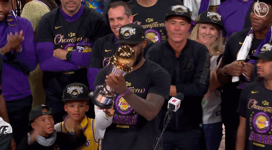 湖人总冠军!詹姆斯拿下生涯第四座fmvp!