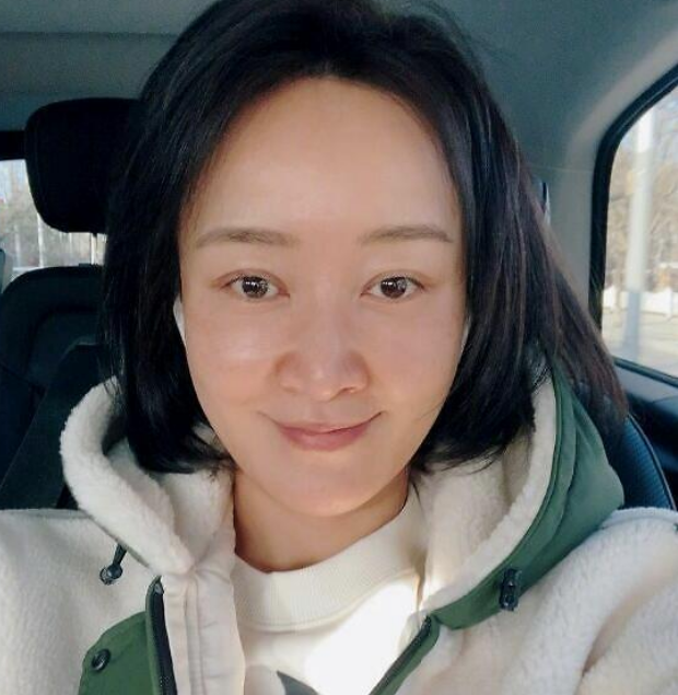 前央视美女主持赵子琪近照曝光,44岁似少女,嫁二婚总裁很幸福