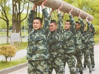 军人训练时的样子最帅!看完想当兵!