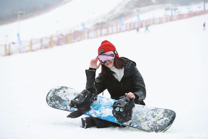 滑雪才是冬天该做的事酷炫感满满的缤越女孩儿