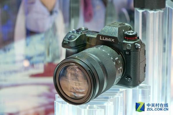 photokina 2018 松下展台是微单10年发展史