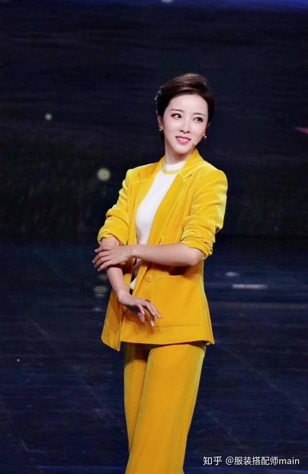 这4位央视女主播不仅台风稳造型更时髦,普通上班族照着穿准没错