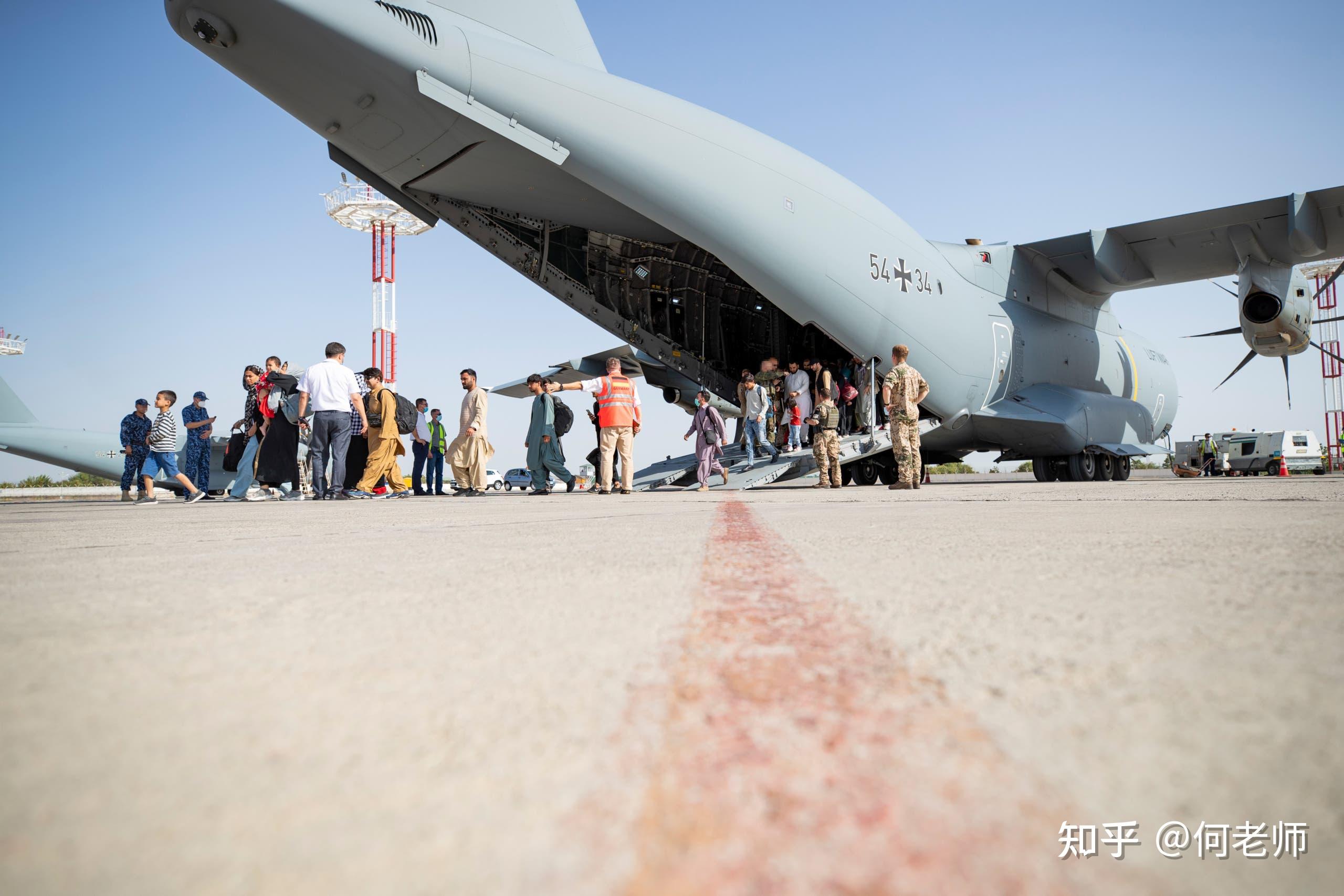 汉莎航空公司正在用一架空客a340飞机帮助从阿富汗疏散人员.