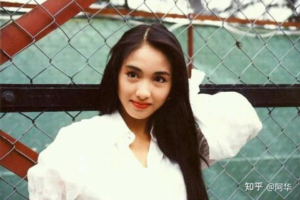 李嘉欣与黎姿女神聚会,相貌宛如年轻少女,双女神淡妆出镜保养得宜!