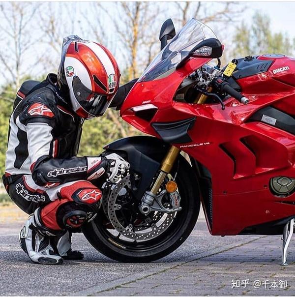 杜卡迪panigale v4 r