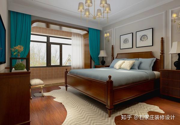 主卧室也是买的胡桃木家具,搭配亮蓝色窗帘,浪漫温馨.