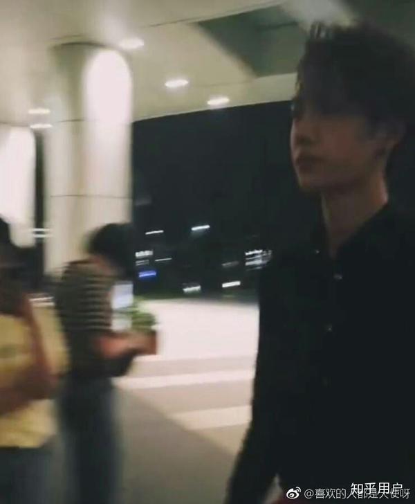 你见过的最好看的男生长什么样子?