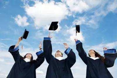 高等教育分为四个层次和等级: 专科教育层次 本科教育层次 硕士研究生