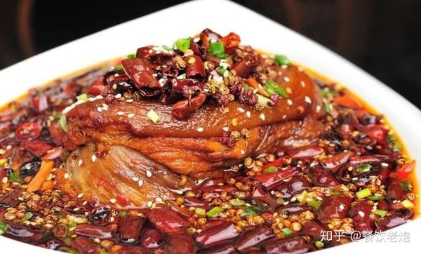煳辣肘子,酱油蒜瓣鸡,煳辣香拐,香煎鱼头,泡菜煮滑肉,鱼头泡饼