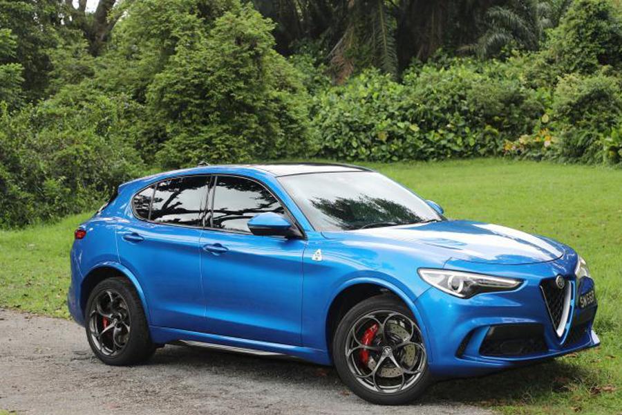 阿尔法·罗密欧stelvio quadrifoglio 附着跑车魂的豪华suv