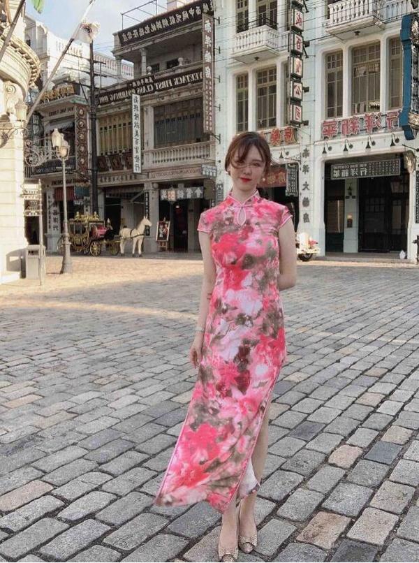 马来西亚网红王希予晒旗袍照身材妙曼