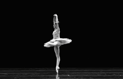 或者通过舞姿动作的练习,寻找正确舞姿的感觉,从而找到直立重心.