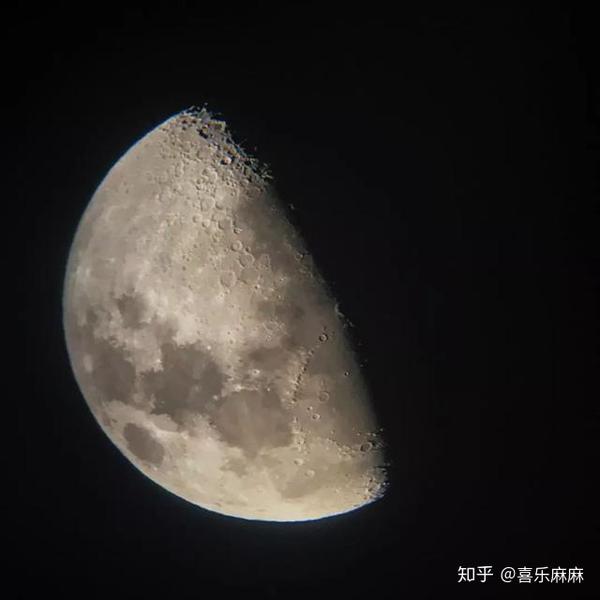 一家活动天文望远镜观月让我们一起看月亮
