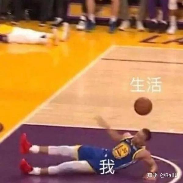 库里扣篮滑倒,也是事出有因 都怪昨天汤神三分雨下得太狠 于是库里