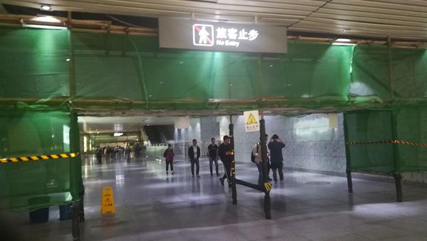 这里也过不去.反正在贵阳中转那么多年就没见便捷换乘通道.
