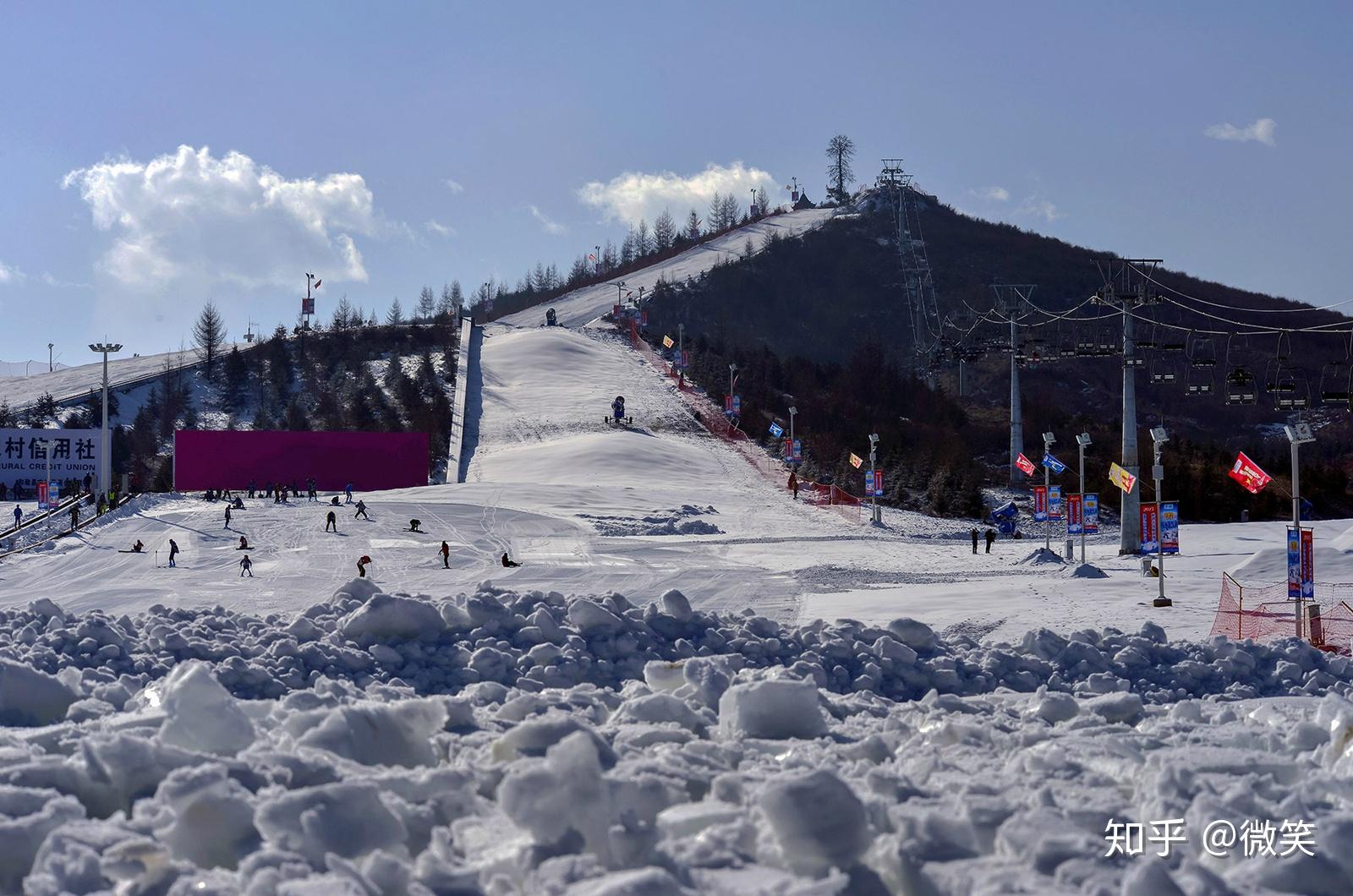 5,玉龙雪山滑雪场亮湾滑雪场座落在哈尔滨市区内,与美丽的太阳岛为邻