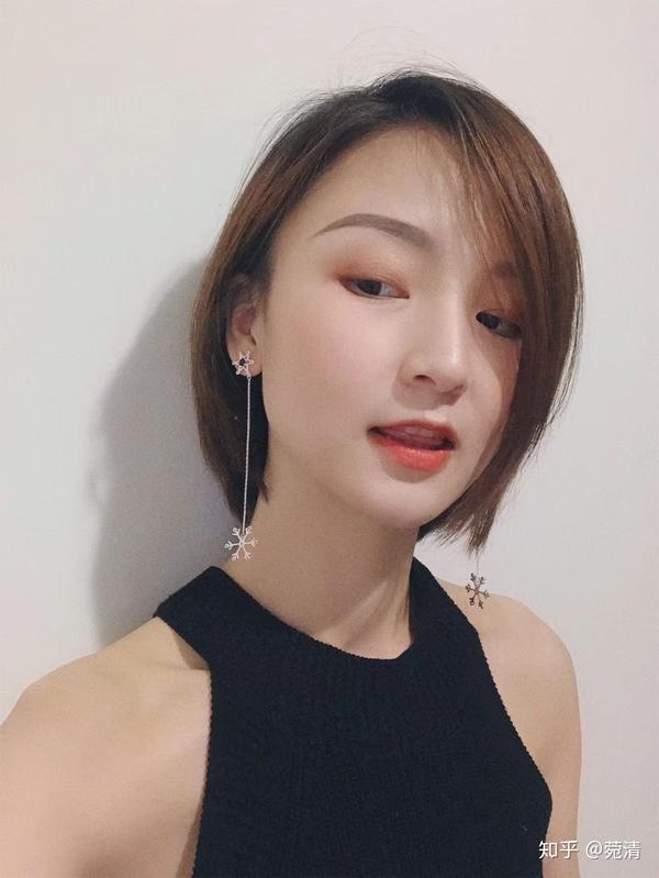 短发女生戴什么样的耳钉或者耳环好看?
