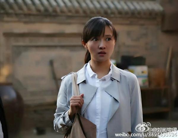 个人感觉傅晶老师好像自从演了《落地请开手机》女主李小晚之后,就在