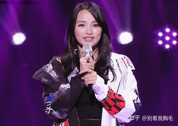 李嘉捷:我提他是想告诉各位大学生,好好注意身体,不要驼背耸肩.