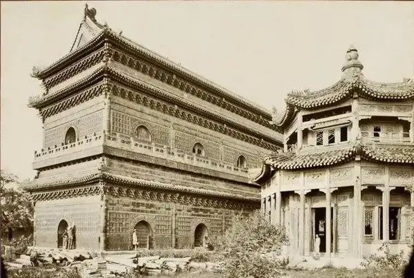 1901年,西天梵境北,琉璃阁,重檐六角十佛塔亭