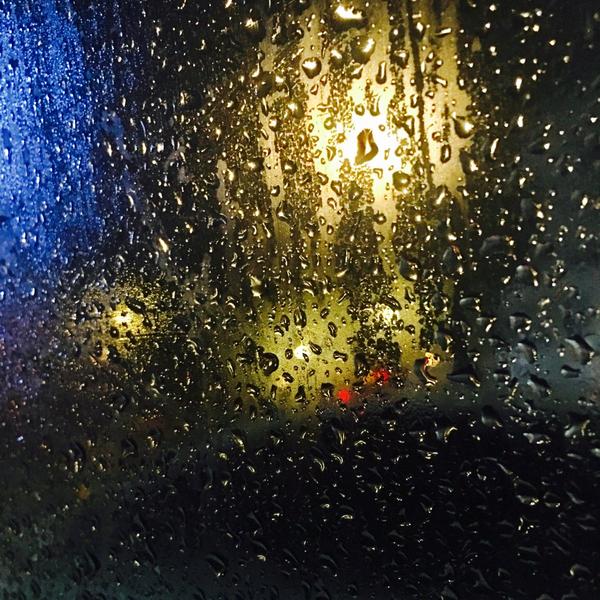 坐在车窗里的雨天,总觉得是这座城市温柔的出水啦