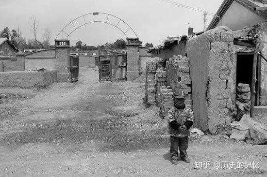 德令哈农场是青海省第一个劳改农场,也是最大的一个,五十年代对内叫第