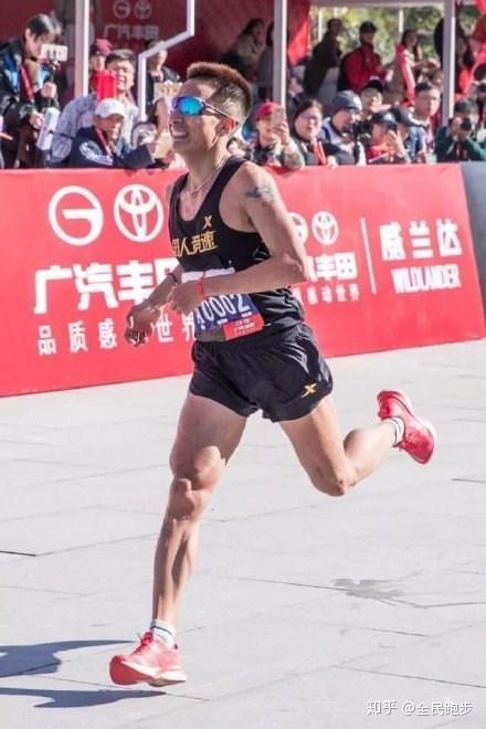 中国马拉松历史上,这5位马拉松运动员跑进了2小时10分