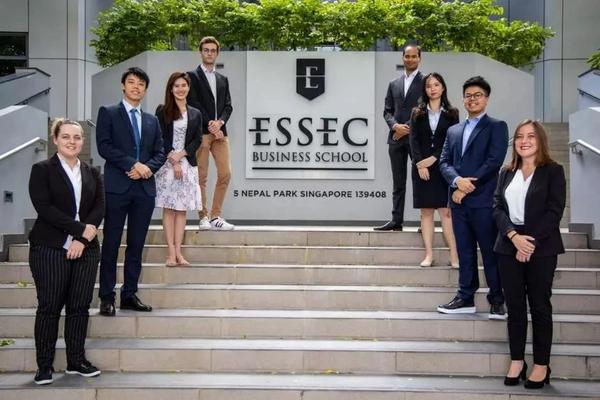 她是 被埃塞克商学院global bba专业直接录取,该专业全法工商管理学士
