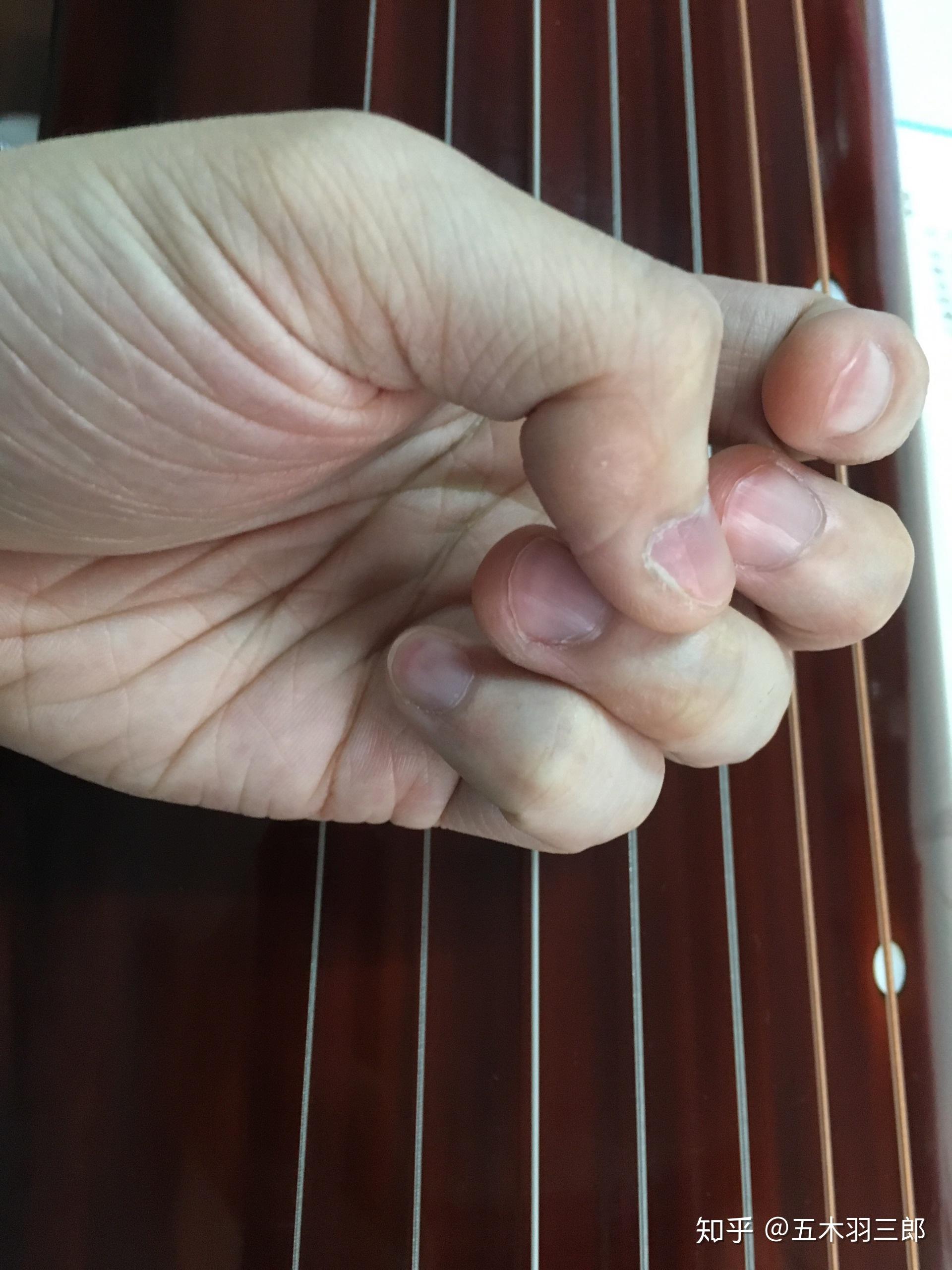 弹古琴的左手大指关节一定要磨出个茧子吗