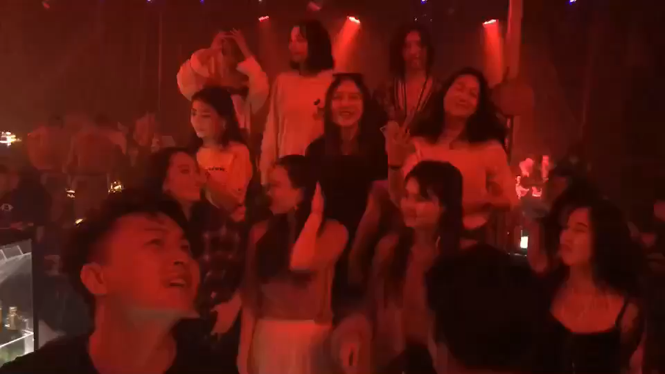 女生为什么要去酒吧蹦迪?