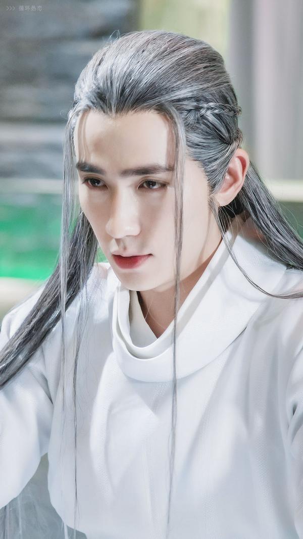 如何评价朱一龙的长相?