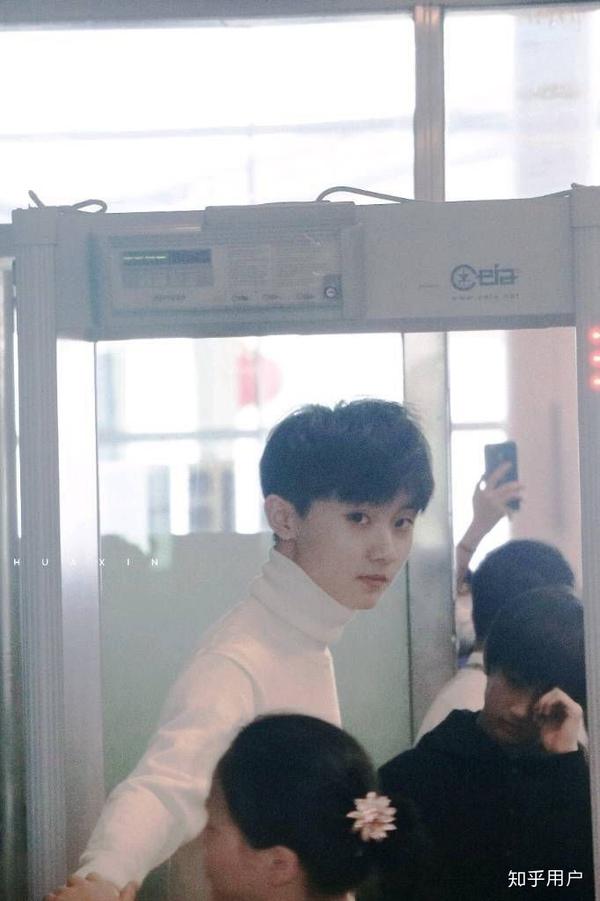 有个年下小狼狗男友是什么体验?