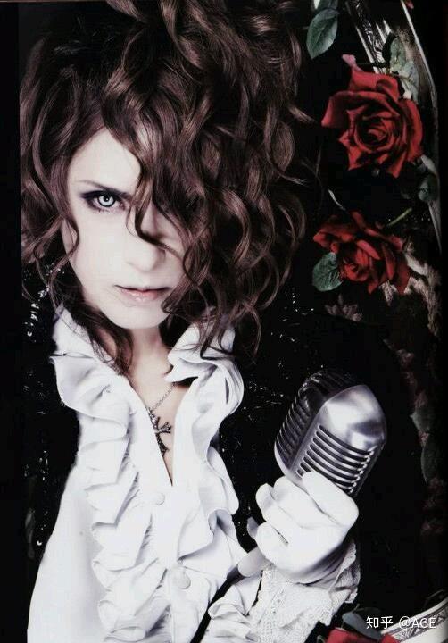 为什么日系摇滚乐团里总有几个神颜,而偶像团体的颜值