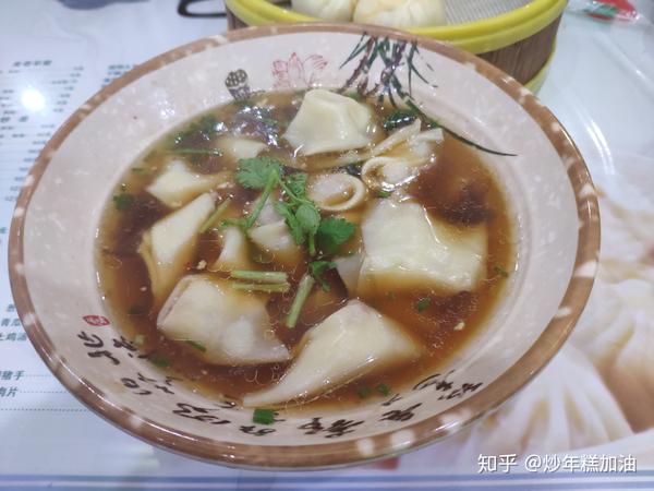 湖北有一样餐,和馄饨一样,不过他们这儿叫包面.馅儿也少些.