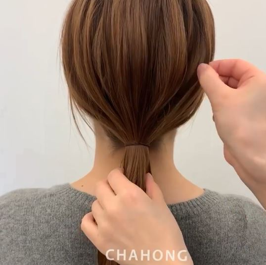 使用发圈及u型夹可轻松完成(图/初哆咪)发型教学:隐藏发圈马尾教学1