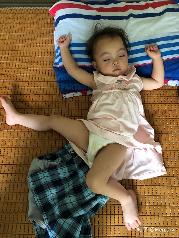 妹妹的霸气睡姿