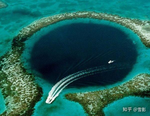 大蓝洞是淹没在礁石中间的神秘洞