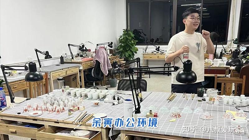 02艺林堂少主余寅景德茶器馆掌柜,精取了景德镇中青年陶瓷艺术家