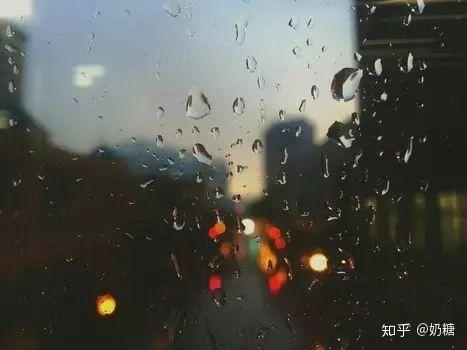 下雨天文案|雨还没停,你就撑伞要走