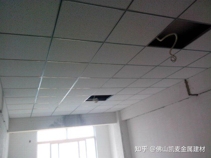 预留空位灯位区域预留空位凹槽龙骨配跌级铝板跌级铝扣板安装喷淋头