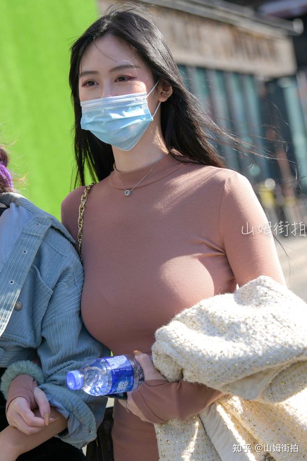 街拍不修图! 发布于 03-24 15:58