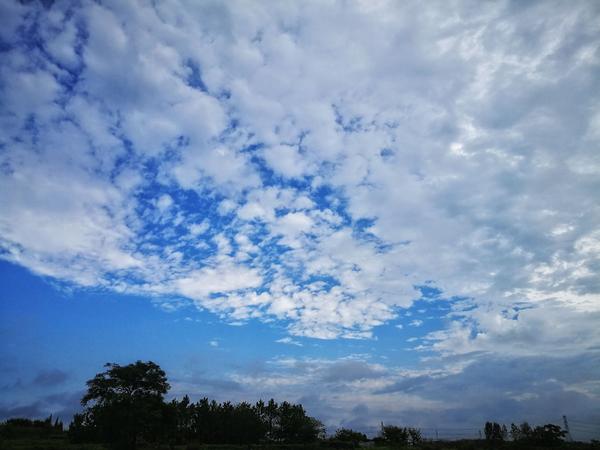 下了一晚上的雨后的天空