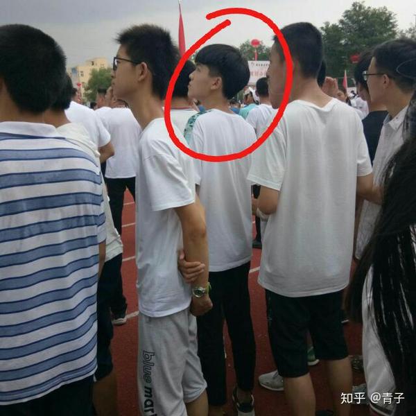 附上宋威龙照片嘿嘿嘿,可以想象一下(没有他这么精致)