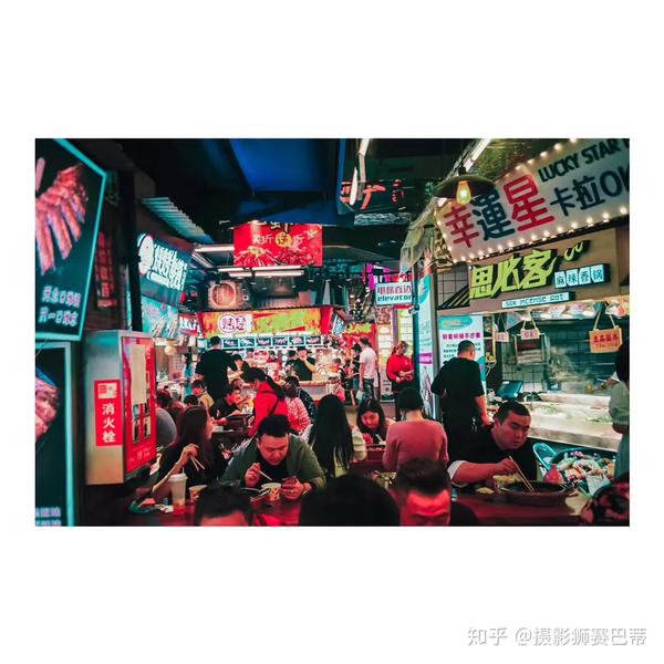的一组长沙的夜景街拍,是不可错过的长沙夜景的地方,就在黄兴路步行街