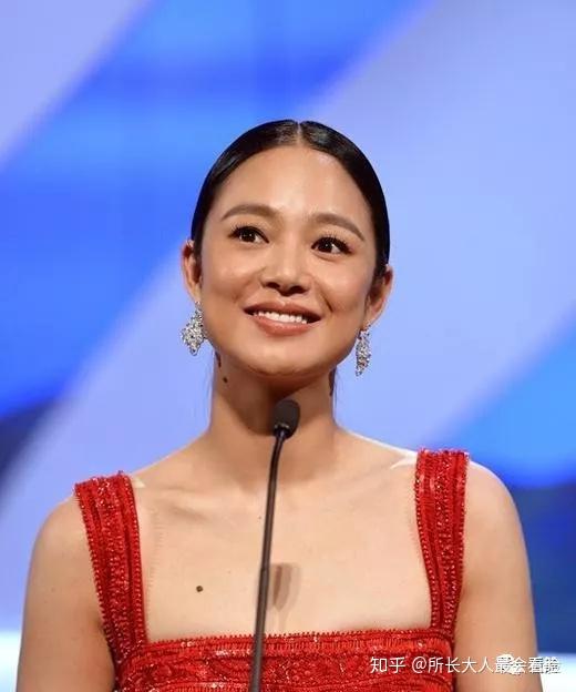 如何评价香港女星梁洛施的长相?